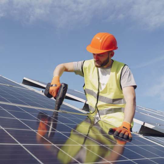 Manutenção dos Painéis Solares: Garantindo o Desempenho e a Durabilidade